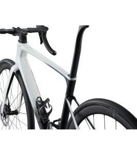 2024 Giant Defy Advanced Pro 1 Road Bike